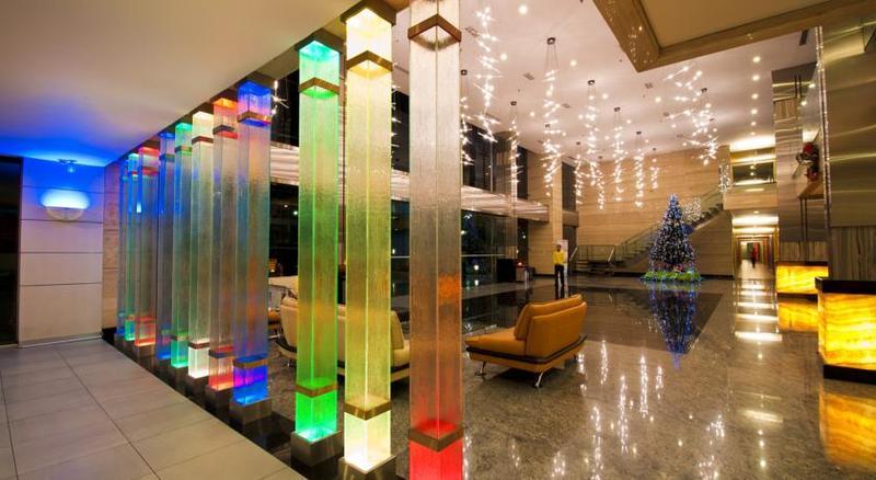 होटल Fm7 - Jakarta Airport 4*